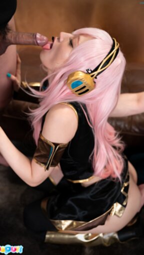 Mizuki has threesome sex on couch and creampied